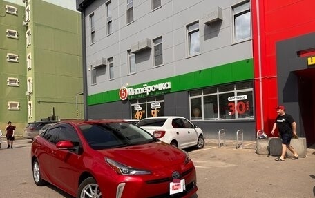 Toyota Prius IV XW50, 2019 год, 1 975 000 рублей, 2 фотография