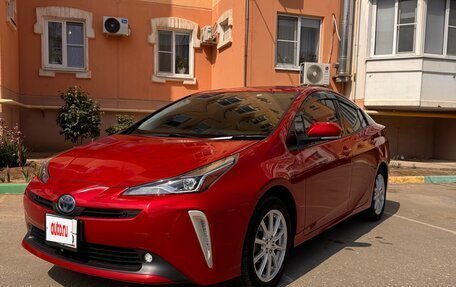 Toyota Prius IV XW50, 2019 год, 1 975 000 рублей, 5 фотография