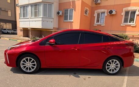 Toyota Prius IV XW50, 2019 год, 1 975 000 рублей, 6 фотография