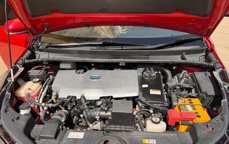 Toyota Prius IV XW50, 2019 год, 1 975 000 рублей, 11 фотография
