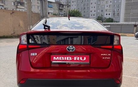 Toyota Prius IV XW50, 2019 год, 1 975 000 рублей, 9 фотография
