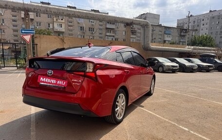 Toyota Prius IV XW50, 2019 год, 1 975 000 рублей, 10 фотография