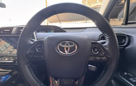 Toyota Prius IV XW50, 2019 год, 1 975 000 рублей, 24 фотография