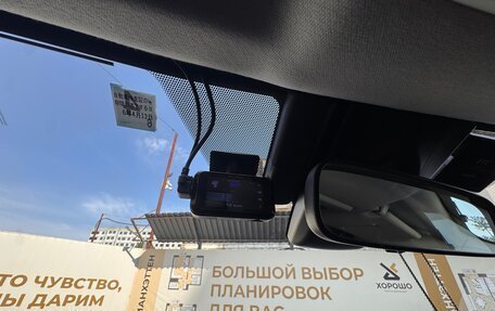 Toyota Prius IV XW50, 2019 год, 1 975 000 рублей, 22 фотография