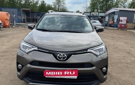 Toyota RAV4, 2018 год, 2 950 000 рублей, 2 фотография