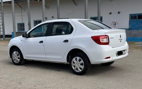 Renault Logan II, 2017 год, 435 000 рублей, 3 фотография