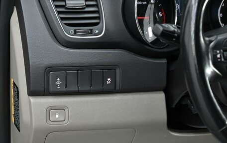 KIA Carnival III, 2018 год, 2 175 000 рублей, 14 фотография