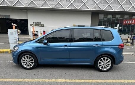 Volkswagen Touran III, 2021 год, 1 373 000 рублей, 5 фотография