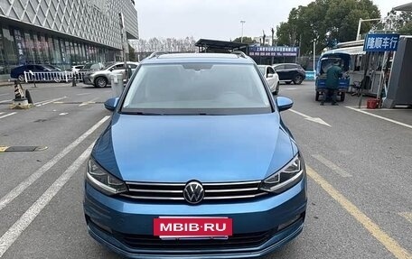 Volkswagen Touran III, 2021 год, 1 373 000 рублей, 2 фотография