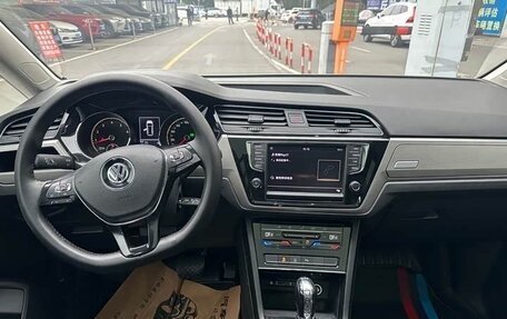Volkswagen Touran III, 2021 год, 1 373 000 рублей, 8 фотография