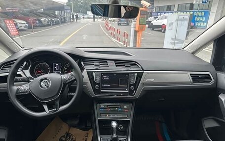 Volkswagen Touran III, 2021 год, 1 373 000 рублей, 14 фотография
