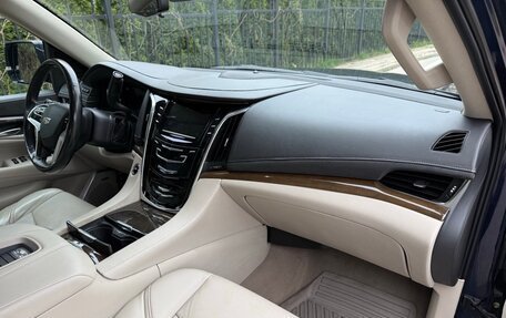 Cadillac Escalade IV, 2018 год, 3 950 000 рублей, 13 фотография