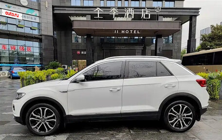 Volkswagen T-Roc I, 2021 год, 1 522 300 рублей, 3 фотография