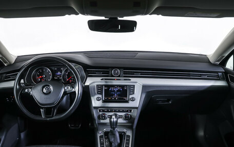 Volkswagen Passat B8 рестайлинг, 2016 год, 1 685 000 рублей, 17 фотография