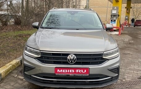Volkswagen Tiguan II, 2021 год, 2 760 000 рублей, 1 фотография