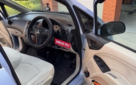 Mitsubishi Colt VI рестайлинг, 2004 год, 476 000 рублей, 10 фотография