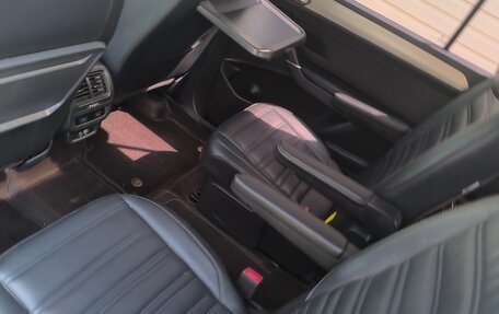 Volkswagen Touran III, 2021 год, 2 400 000 рублей, 6 фотография