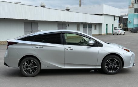 Toyota Prius IV XW50, 2020 год, 2 150 000 рублей, 4 фотография