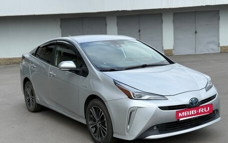 Toyota Prius IV XW50, 2020 год, 2 150 000 рублей, 2 фотография