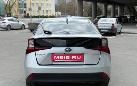 Toyota Prius IV XW50, 2020 год, 2 150 000 рублей, 8 фотография