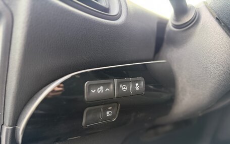 Toyota Prius IV XW50, 2020 год, 2 150 000 рублей, 18 фотография
