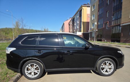 Mitsubishi Outlander III рестайлинг 3, 2014 год, 1 600 000 рублей, 6 фотография