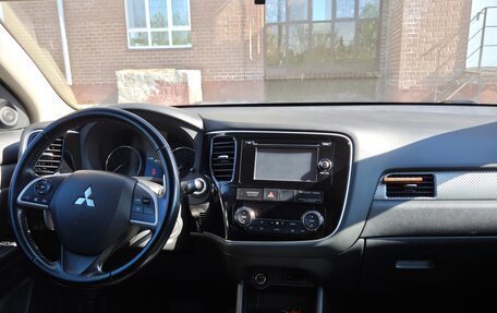 Mitsubishi Outlander III рестайлинг 3, 2014 год, 1 600 000 рублей, 8 фотография