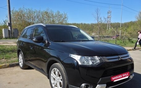 Mitsubishi Outlander III рестайлинг 3, 2014 год, 1 600 000 рублей, 11 фотография