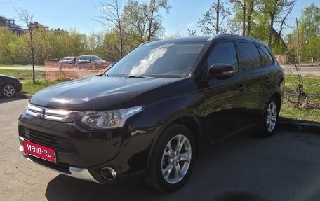 Mitsubishi Outlander III рестайлинг 3, 2014 год, 1 600 000 рублей, 5 фотография
