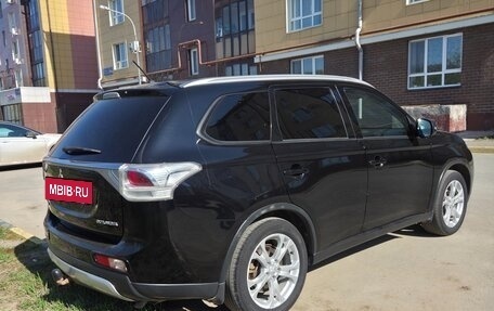 Mitsubishi Outlander III рестайлинг 3, 2014 год, 1 600 000 рублей, 2 фотография