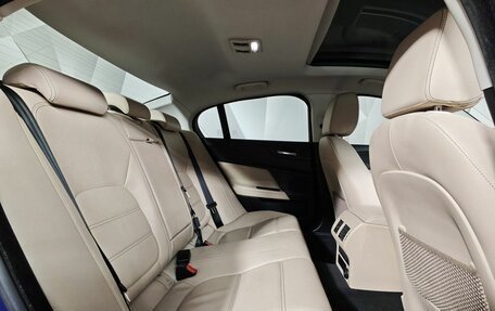Jaguar XE I рестайлинг, 2016 год, 1 893 000 рублей, 16 фотография
