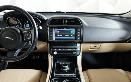 Jaguar XE I рестайлинг, 2016 год, 1 893 000 рублей, 15 фотография
