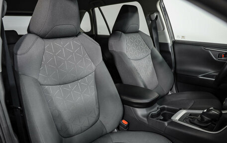 Toyota RAV4, 2021 год, 3 299 000 рублей, 22 фотография