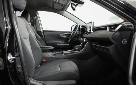 Toyota RAV4, 2021 год, 3 299 000 рублей, 21 фотография