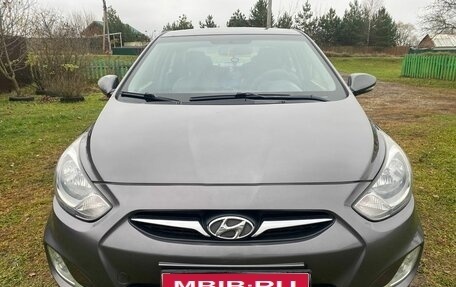 Hyundai Solaris II рестайлинг, 2011 год, 850 000 рублей, 1 фотография
