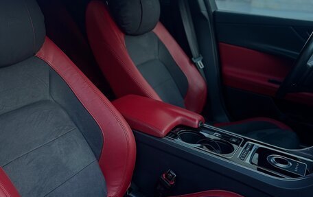 Jaguar XE I рестайлинг, 2016 год, 2 950 000 рублей, 14 фотография