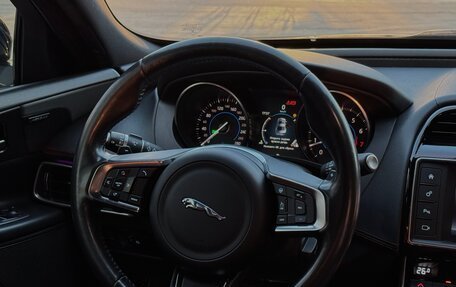 Jaguar XE I рестайлинг, 2016 год, 2 950 000 рублей, 17 фотография