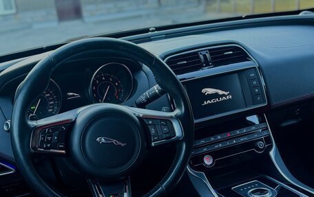 Jaguar XE I рестайлинг, 2016 год, 2 950 000 рублей, 15 фотография