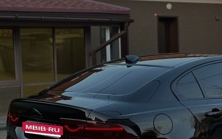 Jaguar XE I рестайлинг, 2016 год, 2 950 000 рублей, 10 фотография