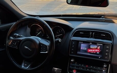 Jaguar XE I рестайлинг, 2016 год, 2 950 000 рублей, 18 фотография