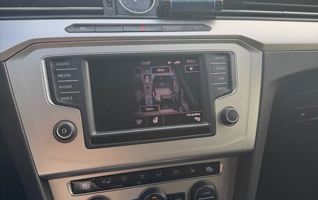 Volkswagen Passat B8 рестайлинг, 2015 год, 1 850 000 рублей, 13 фотография