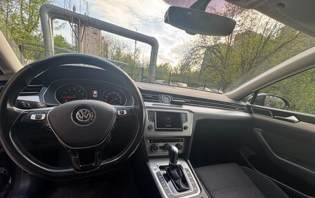 Volkswagen Passat B8 рестайлинг, 2015 год, 1 850 000 рублей, 14 фотография