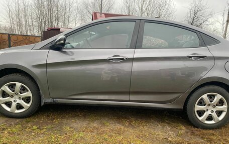 Hyundai Solaris II рестайлинг, 2011 год, 850 000 рублей, 5 фотография