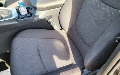 Toyota RAV4, 2021 год, 3 850 000 рублей, 8 фотография
