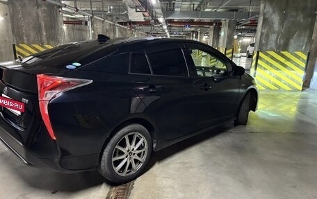 Toyota Prius IV XW50, 2017 год, 1 690 000 рублей, 8 фотография