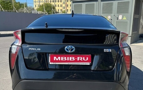 Toyota Prius IV XW50, 2017 год, 1 690 000 рублей, 5 фотография
