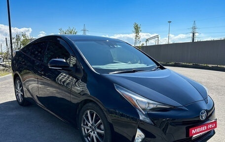 Toyota Prius IV XW50, 2017 год, 1 690 000 рублей, 2 фотография