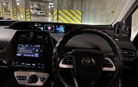 Toyota Prius IV XW50, 2017 год, 1 690 000 рублей, 12 фотография