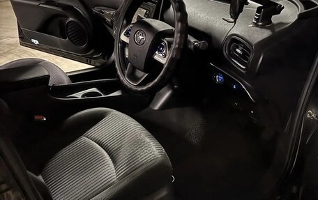 Toyota Prius IV XW50, 2017 год, 1 690 000 рублей, 14 фотография