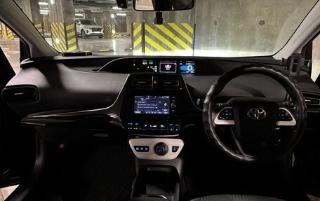 Toyota Prius IV XW50, 2017 год, 1 690 000 рублей, 15 фотография